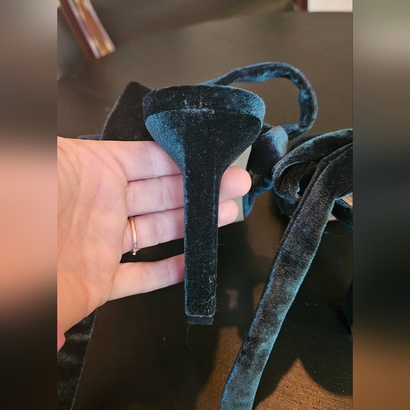 ZARA Dark emerald green velvet tie up pump heels. Size 7 - Picture 12 of 16